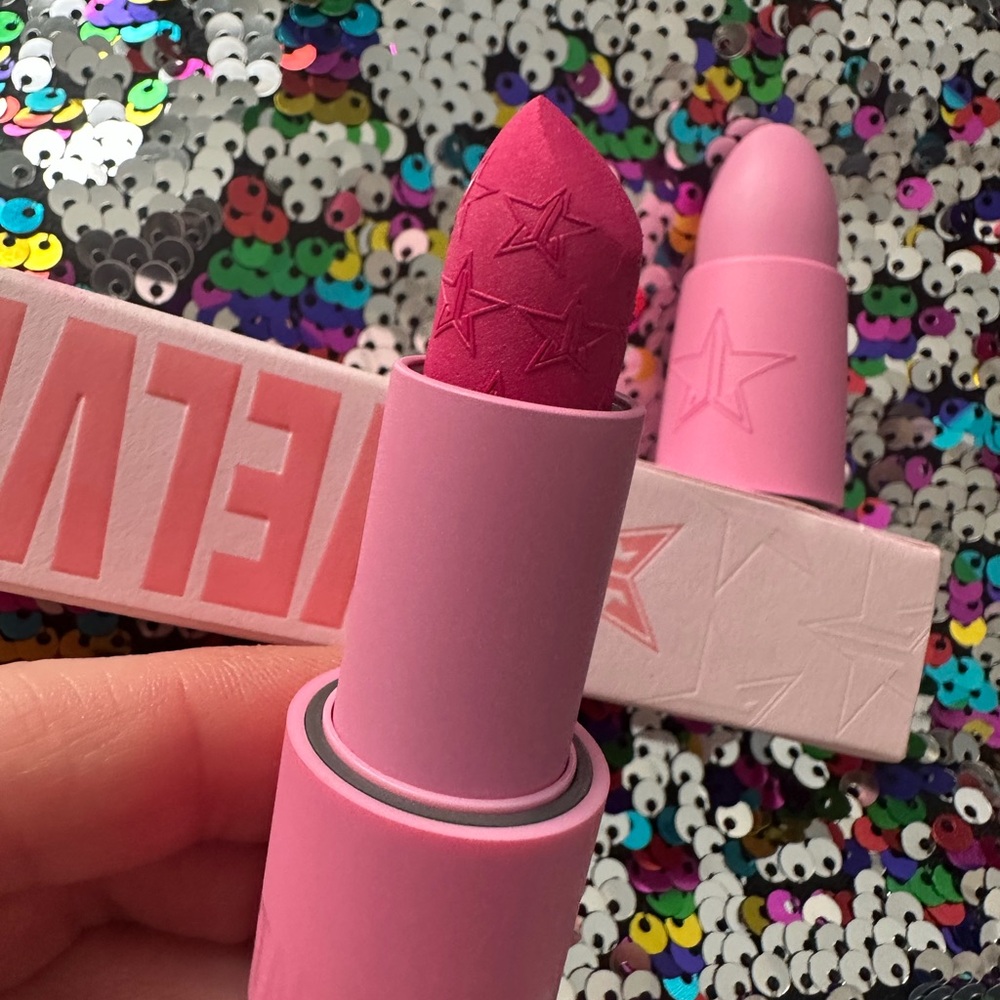Pink Star-Embossed Lipstick - Picture 2 of 11